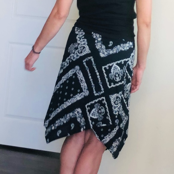 Skirt . - Picture 4 of 5